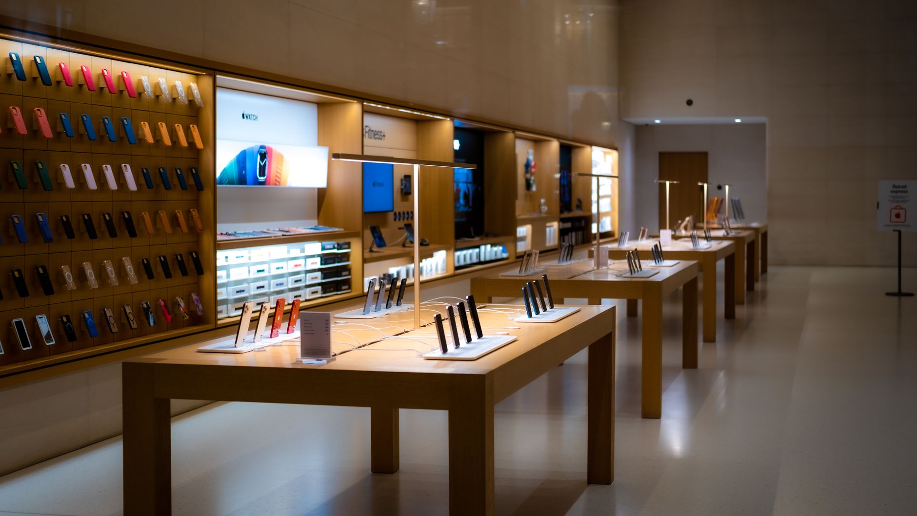 Mua điện thoại ở Shopee Mall hay LazMall?