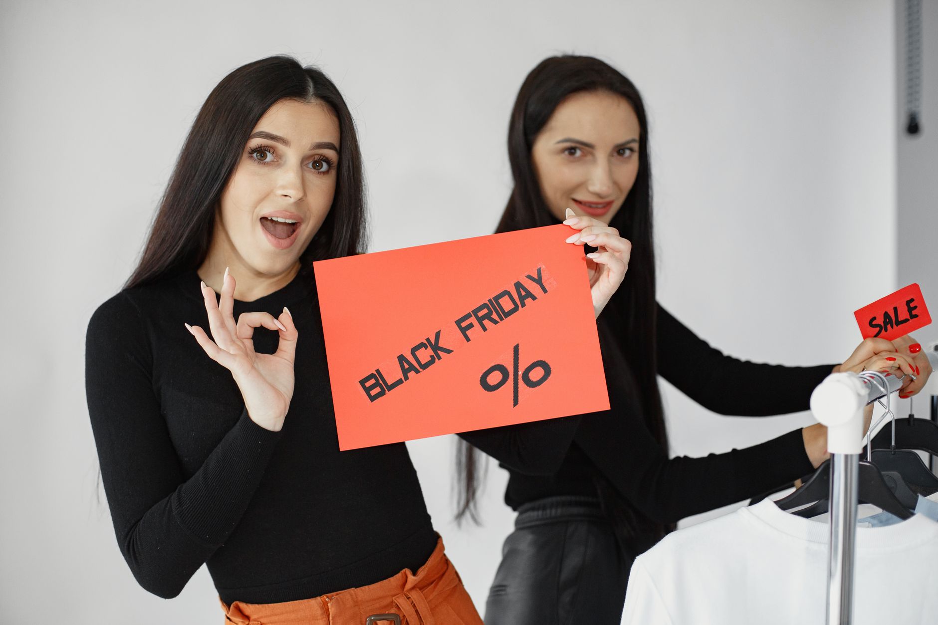 Cách mua quần áo local brand giảm giá trên TikTok Shop