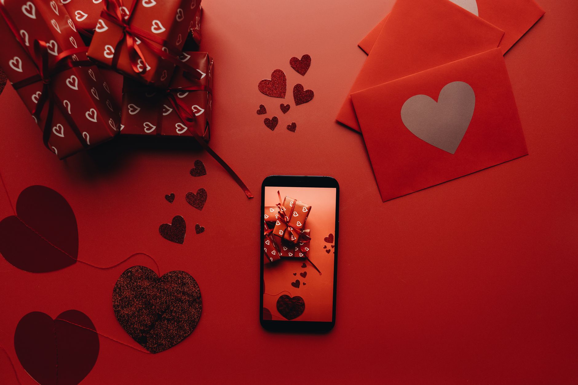 Kinh nghiệm mua sắm quà Valentine 8/3 trên TMĐT không bị trễ