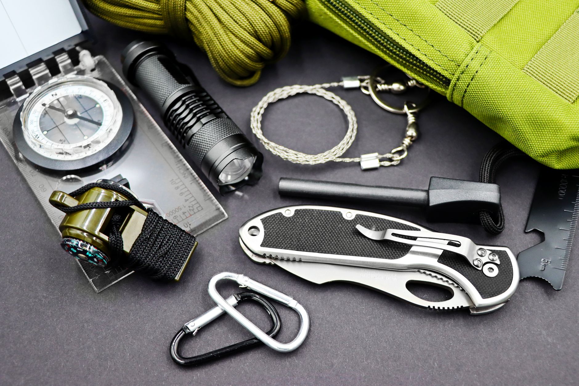 Săn sale đồ dùng cắm trại du lịch hè giá sốc trên Shopee