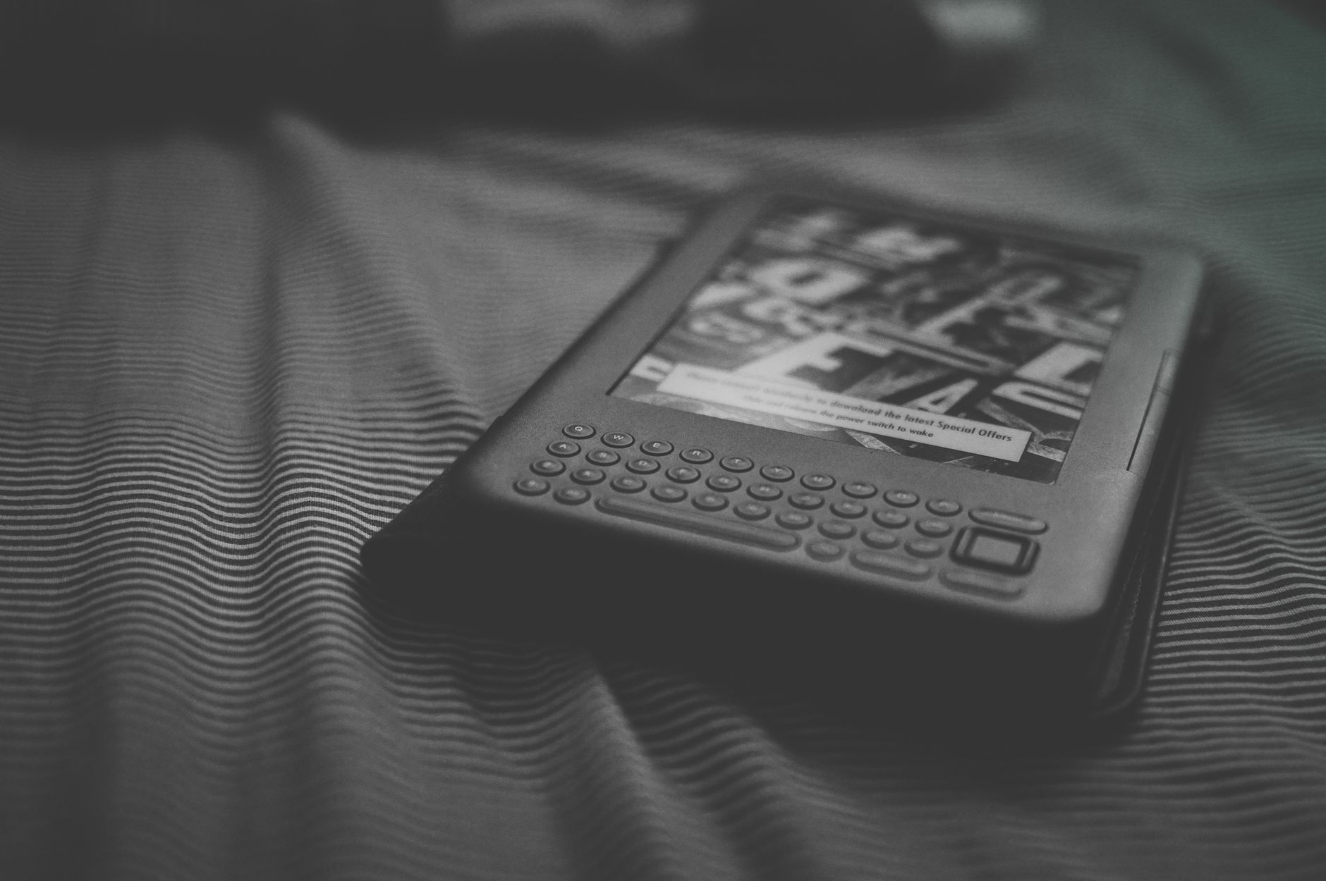 Săn deal máy đọc sách Kindle cũ trên các sàn TMĐT